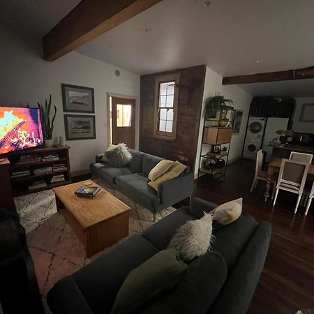 Base Camp Cottage Lago Lago Taupo Esterno foto